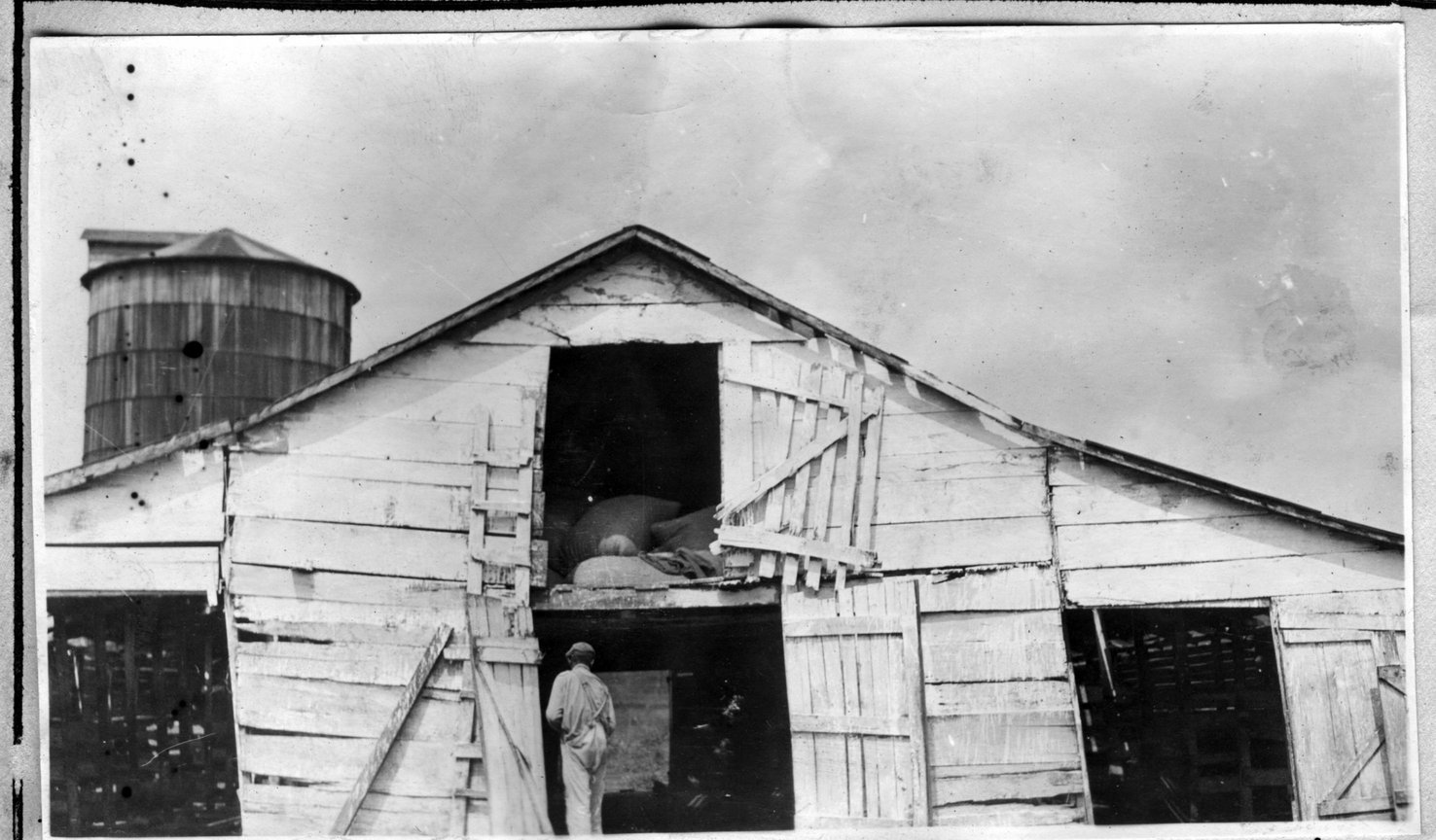 011~W. L. Pinkston Barn Aug 1920.jpg